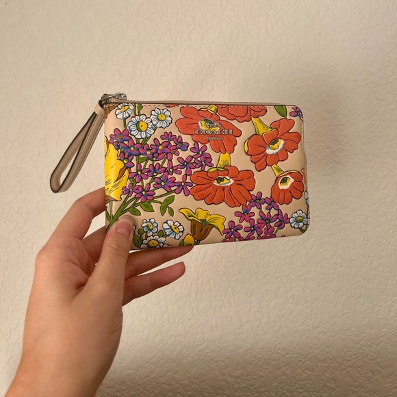 Coach Corner Zip Wristlet With Floral Print, Limited Edition- NWT - Picture 1 of 7